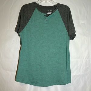 Urban pipeline mens size L shirt sleeve Henley grey and green